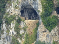 grottes fortifiées